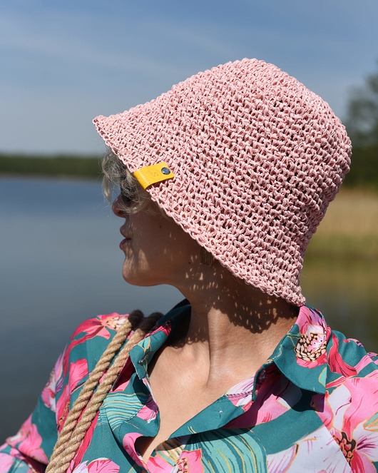 Image of Pakamera HOLIDAYS kapelusz bucket hat w kolorze kwiatów oleandru