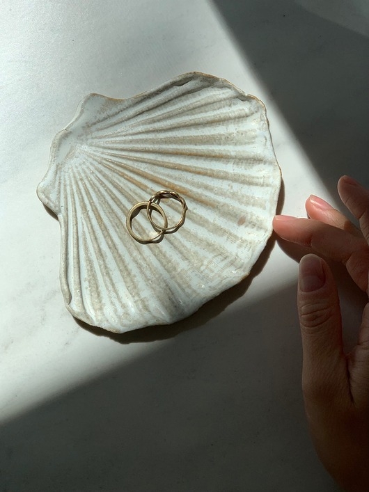 Image of Pakamera Podstawka na Łyżkę Palo Santo Ceramiczna Muszelka Milky Romantic