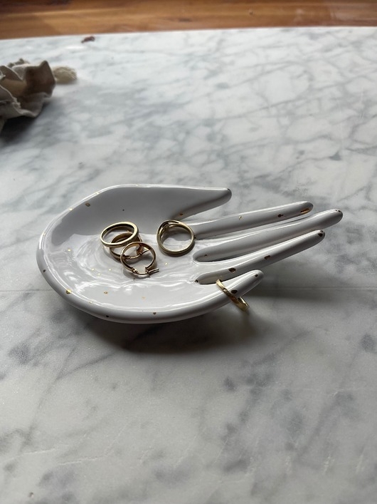 Image of Pakamera Ceramiczna Łapka Handmade Talerzyk na Biżuterię w Złote Ciapki