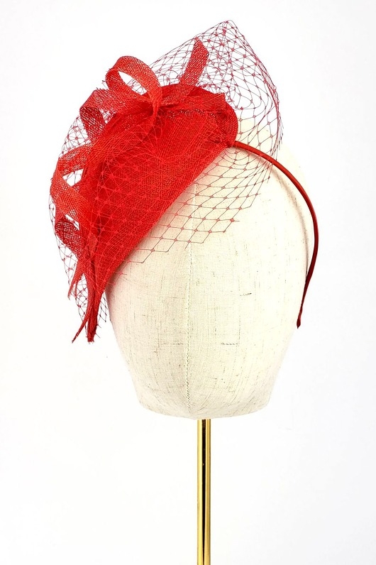 Image of Pakamera LOLA red toczek z sinamay i woalki