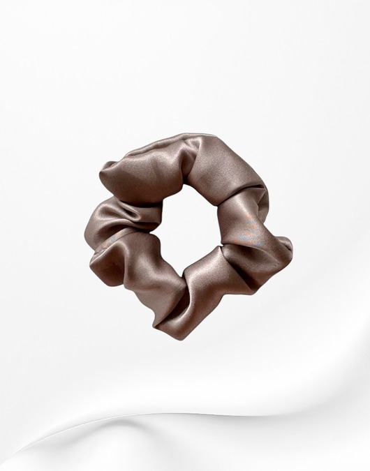 Image of Pakamera Jedwabna scrunchie gumka frotka midi taupe