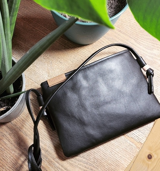 Image of Pakamera Nodo Bag S czarna mała kopertówka z paskiem
