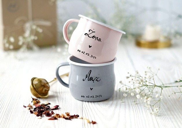 Image of Pakamera Emaliowane kubki Męża i Żony, prezent na ślub, personalizacja datą ślubu