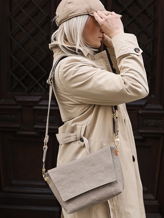 Image of Pakamera Listonoszka Blanka Crossbody bezowa kośc słoniowa