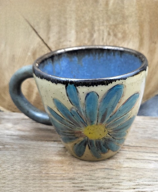 Image of Pakamera Ceramiczny kubek z kwiatem