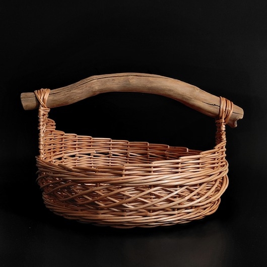Image of Pakamera Wiklinowy asymetryczny kosz z drewnianą rączką