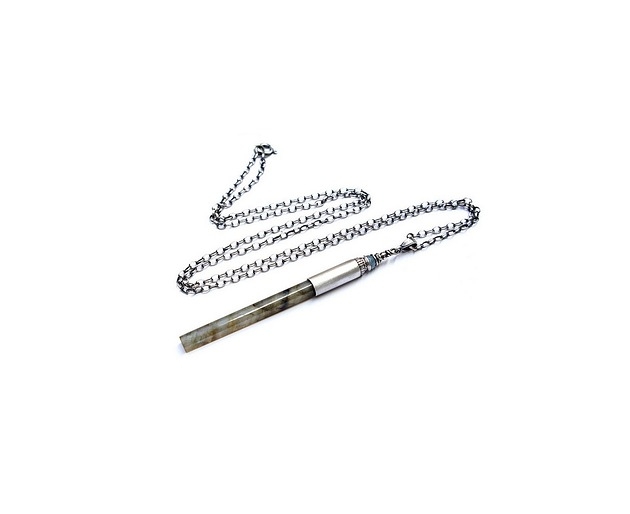 Image of Pakamera Stick /labradoryt/ - naszyjnik