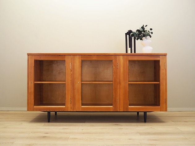 Image of Pakamera Witryna sosnowa, duński design, lata 80, produkcja: Dania