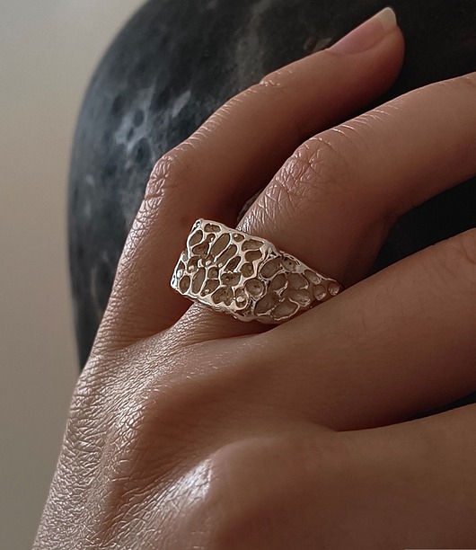 Image of Pakamera Pierścionek - sygnet unisex Kratery