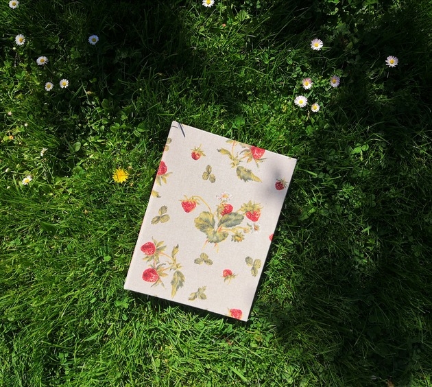 Image of Pakamera Album A4 na zdjęcia 'Truskawki'