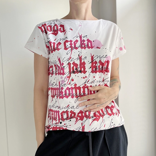 Image of Pakamera Kaligrafia czerwona fullprint Biały Oversize