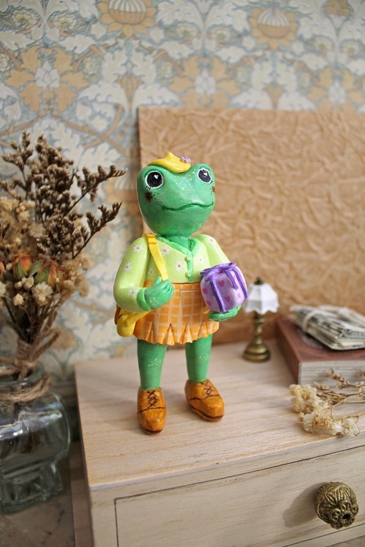 Image of Pakamera Żabka z prezentem