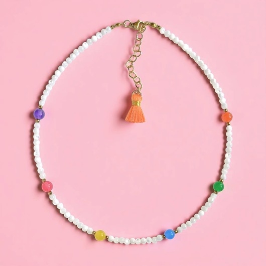 Image of Pakamera Choker : muszla biała i kolorowy jadeit : summer collection