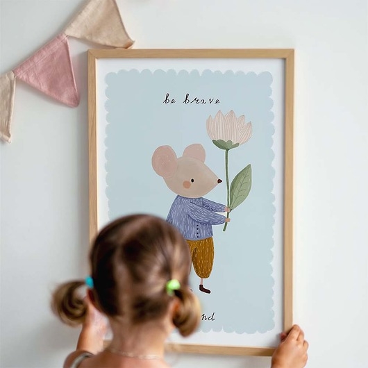 Image of Pakamera Plakat Myszka Tymek z kwiatkiem - Plakaty Na Ścianę Dla Dzieci