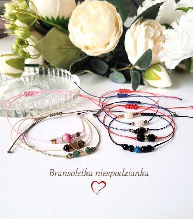 Image of Pakamera NIESPODZIANKA-bransoletka na sznurku