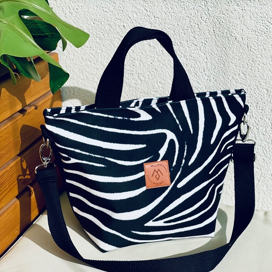 Image of Torba z weluru tapicerskiego Mili Basic - zebra