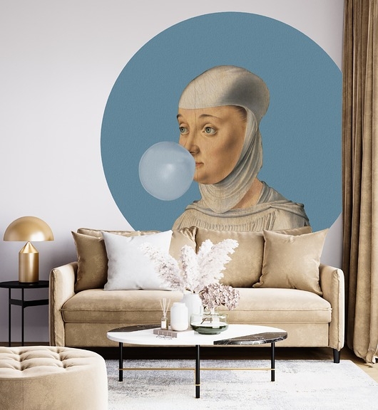 Image of Pakamera Mural DOTS Kobieta z Gumą Balonową NIEBIESKI- okrągła dekoracja ścienna