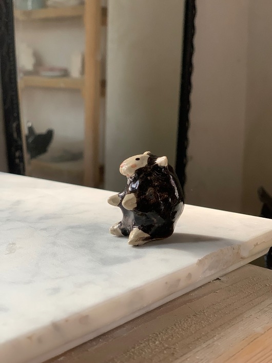 Image of Pakamera Ceramiczna Figurka czarna Owieczka Miniaturowe Figurki Owca Desk Buddy