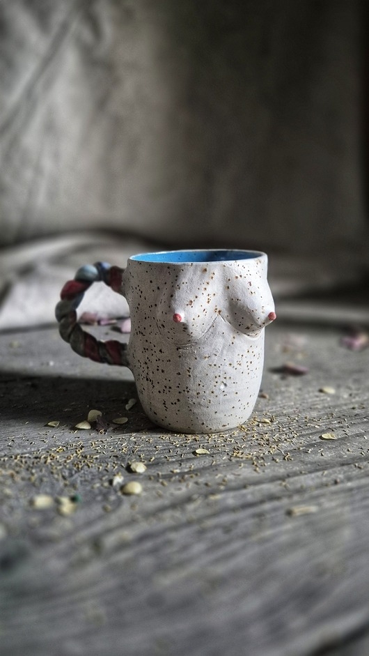Image of Pakamera Kubek cycuszki na kawę, kubek Rzeźba kobieta, cappuccinka cycuszek