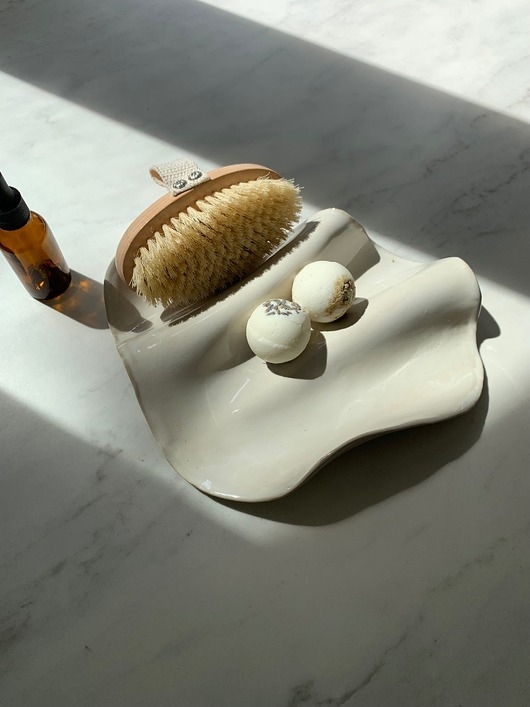 Image of Pakamera Ceramiczna Rzeźba Fala na Biżuterię Pearl White