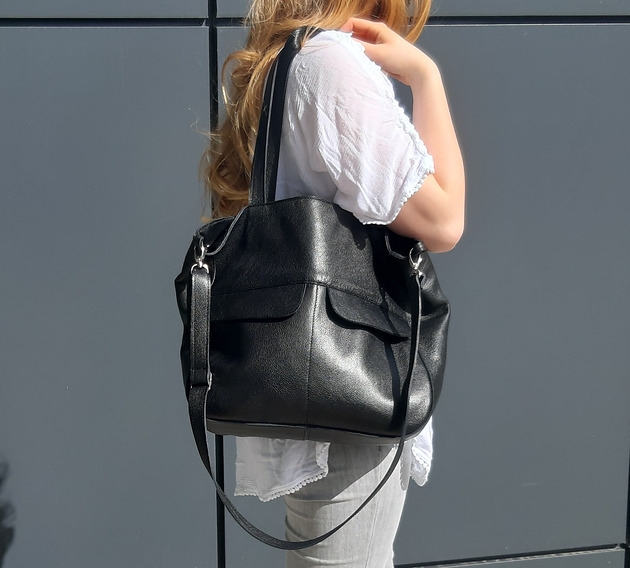 Image of Czarna miękka skórzana torba z kieszonkami