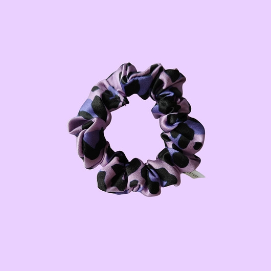 Image of Pakamera Gumka jedwabna, scrunchie, frotka fioletowa panterka MINI