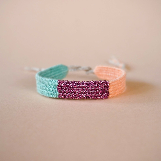 Image of Pakamera Kolorowa bransoletka tkana handmade, na sznurku