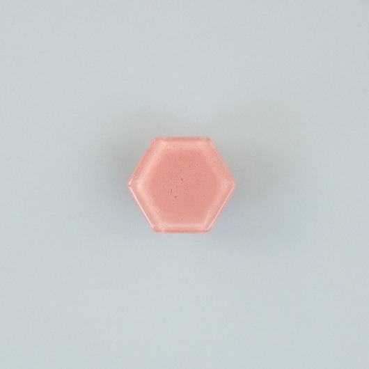 Image of Pakamera Różowa gałka do mebli sześciokątna, szklana Hexagon