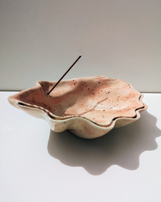 Image of Pakamera Muszla ceramiczna różowa z piegami