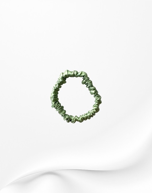 Image of Pakamera Jedwabna scrunchie gumka frotka wąska micro zielona jasna