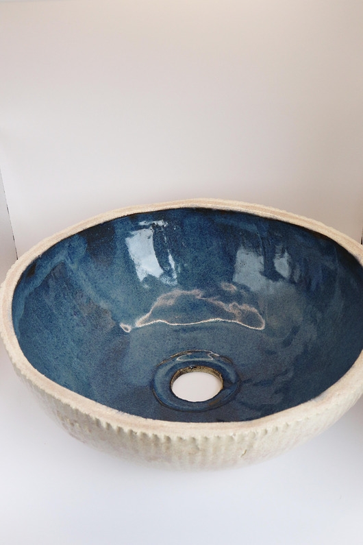 Image of Pakamera Umywalka Niebieska Chmurka Ceramiczna Nablatowa Okrągła Ręcznie Robiona