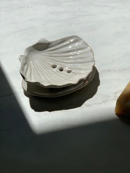 Image of Pakamera Ceramiczna Mydelniczka Handmade Muszelka Muszla z Odpływem Perłowa