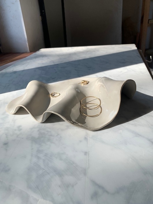 Image of Pakamera Ceramiczna Fala na Biżuterię Pearl White