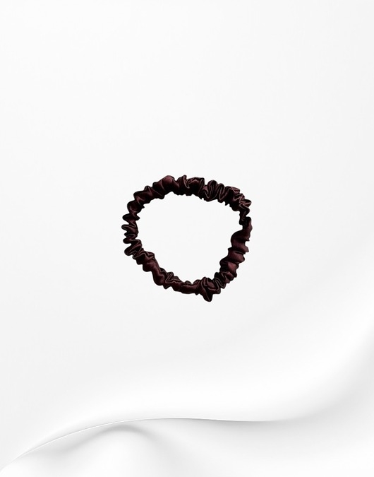 Image of Pakamera Jedwabna scrunchie gumka frotka wąska micro brązowa bakłażanowa