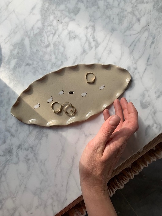 Image of Pakamera Ceramiczny Talerzyk z Falbanką z Owieczkami Podhale