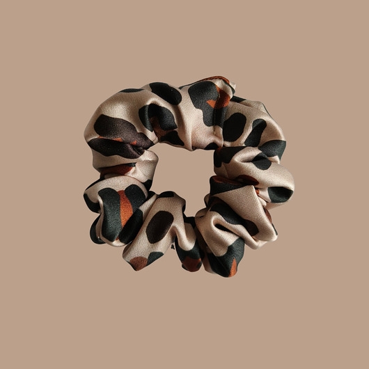 Image of Pakamera Gumka jedwabna, scrunchie, frotka beżowa panterka MIDI