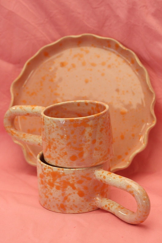 Image of Pakamera Różowy kubek ceramiczny w ciapki. Ceramika ręcznie robiona