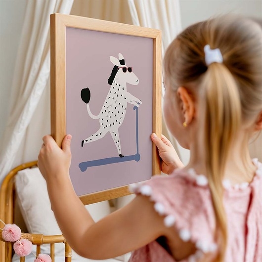 Image of Pakamera Plakat Zebra na hulajnodze - Plakaty Na Ścianę Dla Dzieci