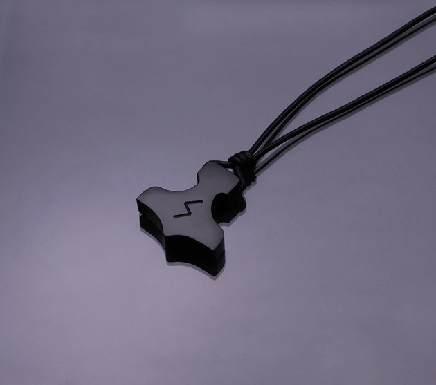 Image of Pakamera Personalizowany Naszyjnik Młot Thora, zwieszka Mjolnir z kości Jelenia