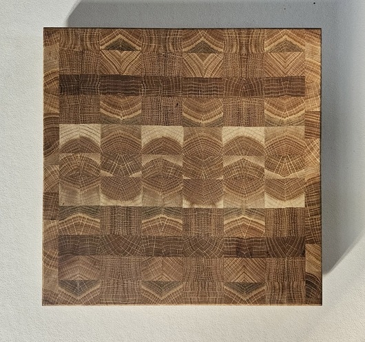Image of Pakamera Dębowa deska do krojenia w stylu End Grain. Sztorcowy blok do krojenia.