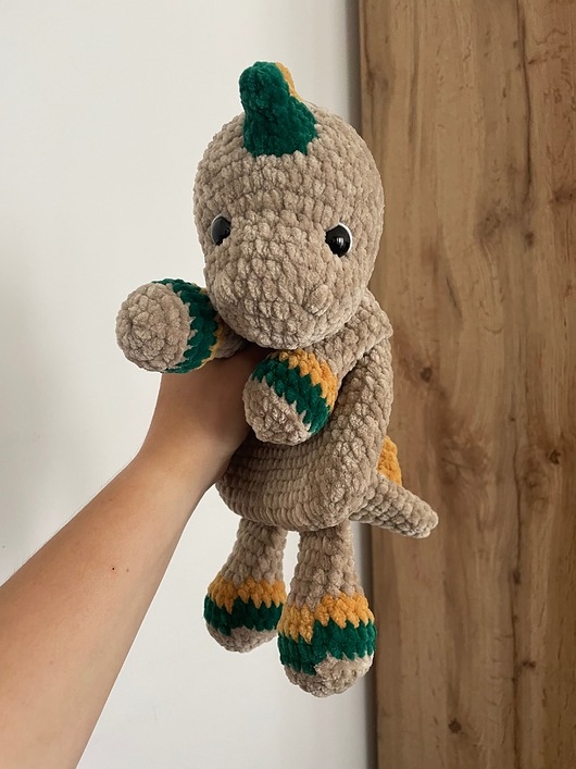 Image of Pakamera Dinozaur maskotka na szydełku, przytulanka dla dziecka, prezent dla malucha