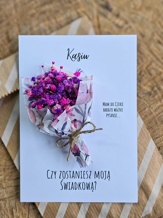 Image of Pakamera Czy zostaniesz moją Świadkową? Personalizowana kartka z mini bukiecikiem