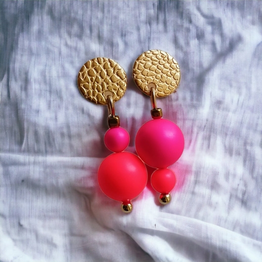 Image of Pakamera Swarovski neon pearls : asymetryczne kolczyki