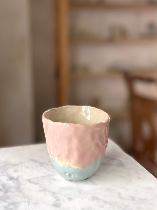 Image of Ceramiczna Mała Czarka Wabi Sabi o Organicznym Kształcie Tęczowa