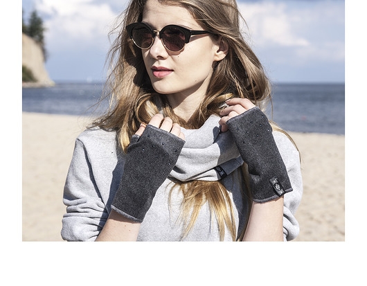 Image of Dark gray cashmere/crystal gloves