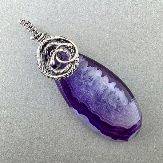 Image of Pakamera Betsy - wisiorek z agatem i oksydowanym srebrem, wire-wrapping