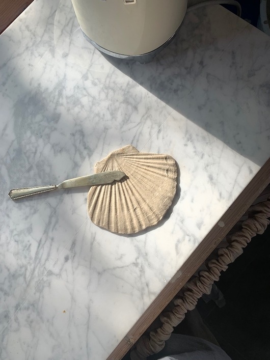 Image of Pakamera Ceramiczna Płaska Muszla Podstawka pod Łyżkę Naked Beige