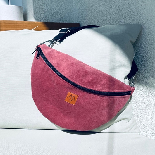 Image of Pakamera Nerka / torebka z weluru Mili Belt Bag M - różowa