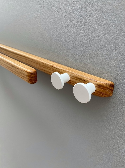 Image of Pakamera Minimalistyczny drewniany wieszak ścienny na ręczniki