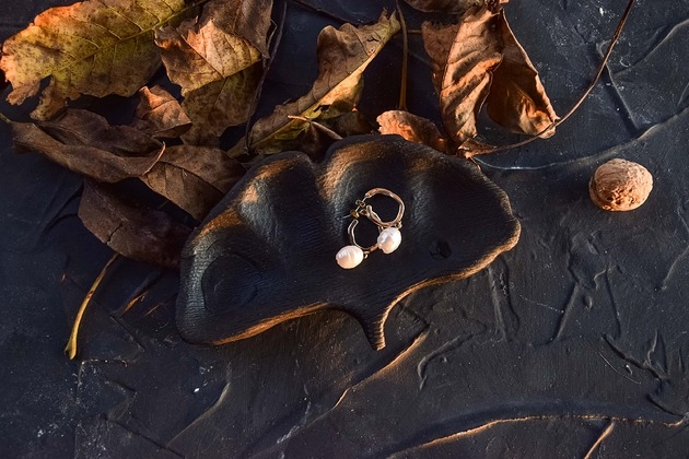 Image of Czarna drewniana taca na biżuterię Liść Miłorzębu Woodwasp